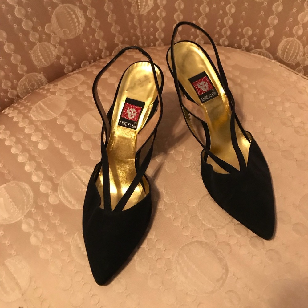 ANNE KLEIN classic black sling fabric heels